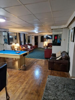 The Venue, Bournemouth Town Sleeps 12 with Bar, Pool Tables Large loung 5 mins walk from the sea